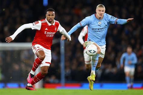 Manchester City earn hard-fought victory to snatch top spot from Arsenal