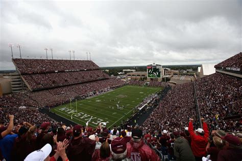 Look: Sports World Reacts To Embarrassing Texas A&M Video - The Spun