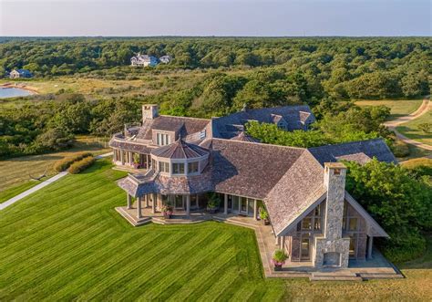 The Obamas have bought a spectacular new house on Martha's Vineyard | Obama house, Vineyard ...