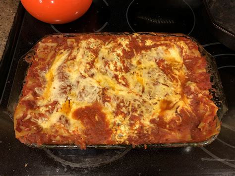 [Homemade] Lasagna with meat sauce and ricotta cheese : r/food