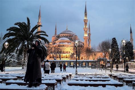 In pictures: Heavy snowfall in Istanbul - Arabianbusiness