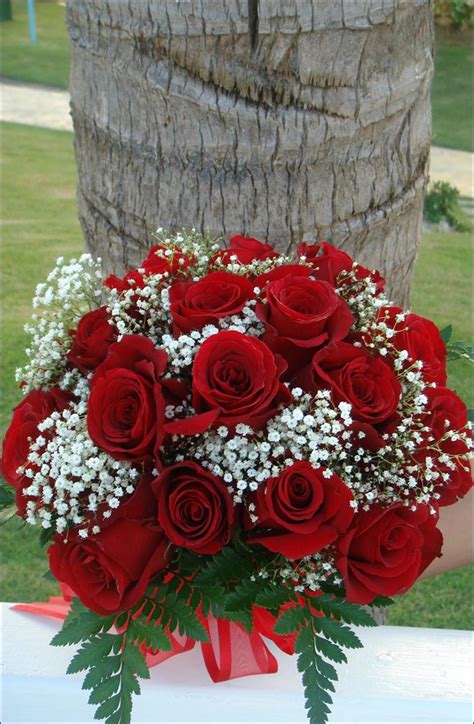 Red Rose Wedding Bouquets: 20 Ravishing Reds To Choose From