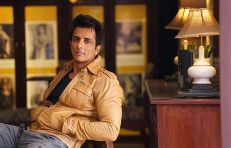 Sonu Sood joins the 'Simmba' gang! - Awesome TV