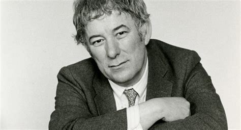 Seamus Heaney Biography - Childhood, Life Achievements & Timeline