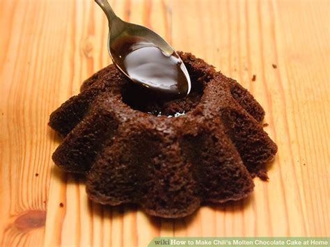 How to Make Chili's Molten Chocolate Cake at Home: 13 Steps