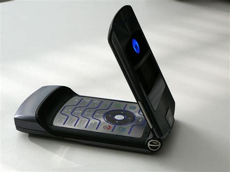 Все любили Motorola RAZR V3 — объясняем почему | Компьютерра