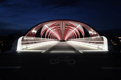 Photo of the Moment: Nighttime at Peace Bridge, Calgary — Vagabondish