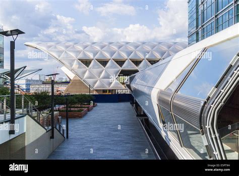 Canary Wharf Crossrail station - London Stock Photo - Alamy