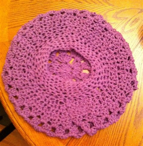 Cheri Quite Contrary: My First Crochet Hat!