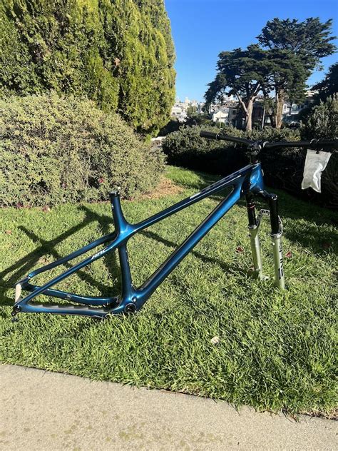 2023 Price Drop - Yeti ARC Frame - XL Cobalt For Sale