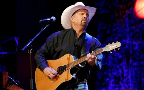 Garth Brooks has announced a Vegas residency in 2023 - US Country 99.9 ...