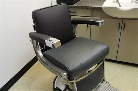 Belmont Hydraulic Barber Chair | EBTH