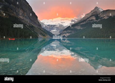 Lake Louise at sunrise, Banff National Park, Alberta, Canada Stock ...