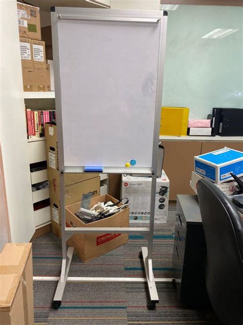 Flipchart whiteboard, Hobbies & Toys, Stationery & Craft, Art & Prints on Carousell