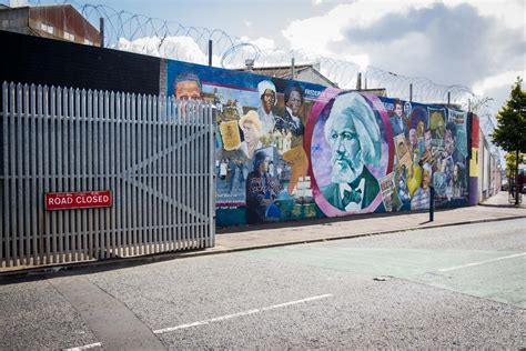 Belfast Peace Wall and its murals - how to see it for yourself