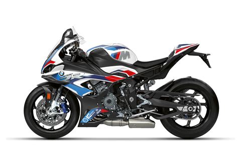 2021 BMW M 1000 RR unleashed! 212hp + winglets! - BikesRepublic.com