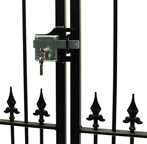 The best locks to secure a wooden gate with - Signet Locks