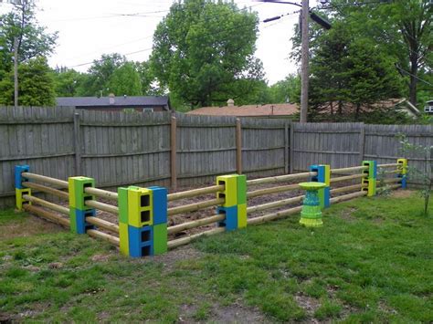 cinder block design ideas - ค้นหาด้วย Google | Cinder block garden, Diy garden fence, Backyard ...