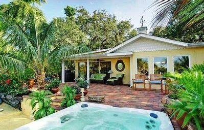Unique Waterfront Luxury Home - Spa, Dock, Short Walk to Beach - Siesta Key