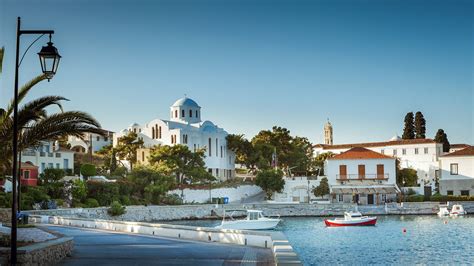 Spetses Greece – Complete Island Guide | Discover Greece