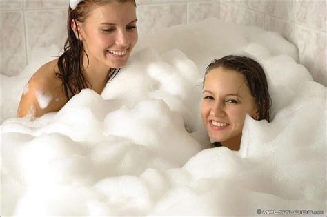 Bubble bath girls | Bath girls, Bubble bath, Bubbles