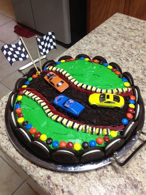 Race track cake that I CAN MAKE Bolo Hot Wheels, Hot Wheels Cake, Festa ...