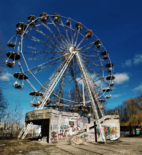 Abandoned Amusement Park \ Elektrėnai, Lithuania : r/europe