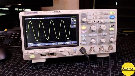 Oscilloscope Tutorial (Learn the Basics) - The Geek Pub