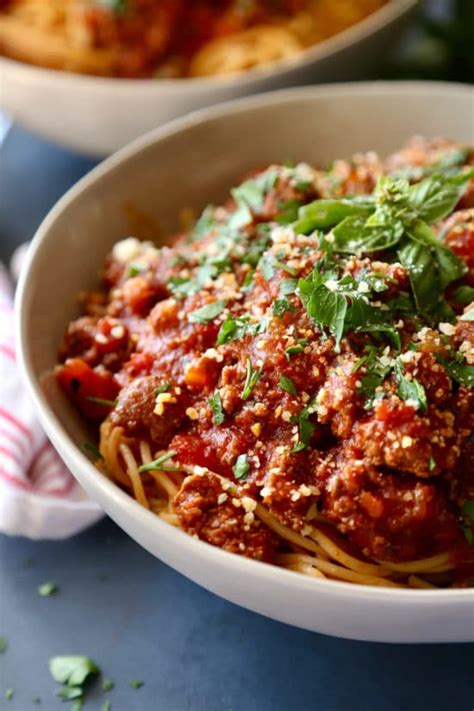 Slow Cooker Spaghetti Bolognese Sauce - The Chunky Chef