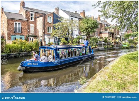 The Chesterfield Canal editorial photo. Image of boat - 186078601