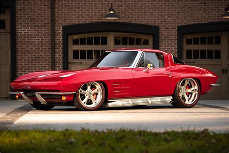 1963 CHEVROLET CORVETTE SPLIT-WINDOW CUSTOM COUPE