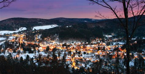 Woodstock Vermont | Christmas town, Best christmas lights, Best christmas light displays