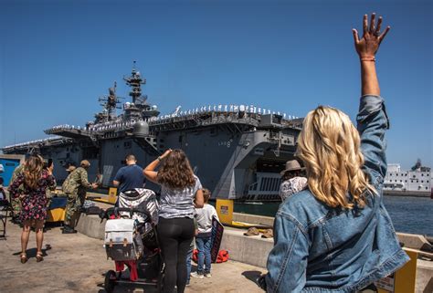 DVIDS - Images - USS Makin Island Returns From Deployment [Image 4 of 4]