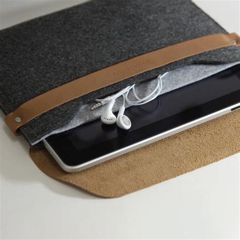Elegant Wool Felt iPad Sleeve with Leather Flap | Gadgetsin