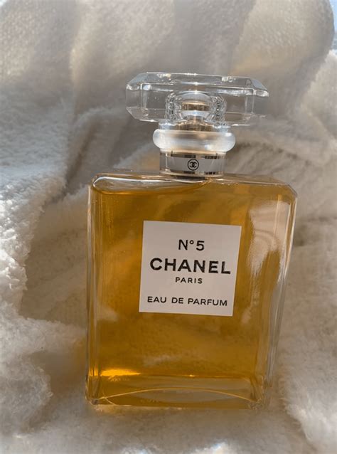 Review of Chanel No. 5 Perfume: Is It Worth the Hype?