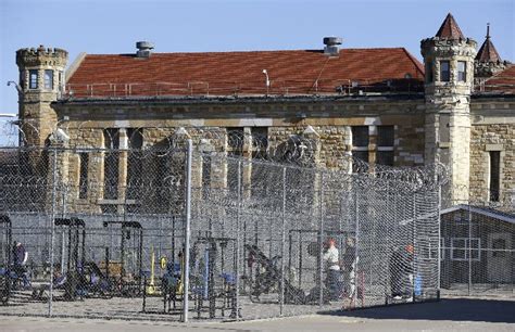 At Iowa prison, grim history may lure visitors