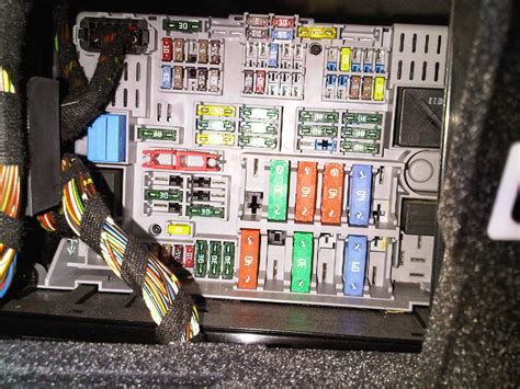 BMW 3-Series (E90 E92) Forum - View Single Post - Fuse box 06 e90 330i