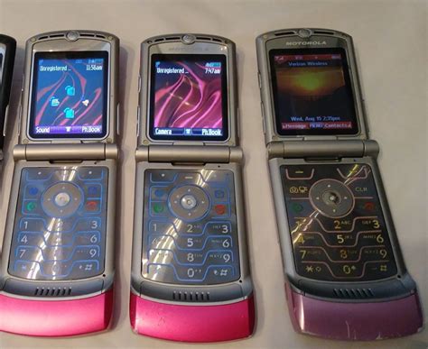 3 - Vintage Motorola RAZR V3 Razor Flip Phones (T Mobile & Verizon )