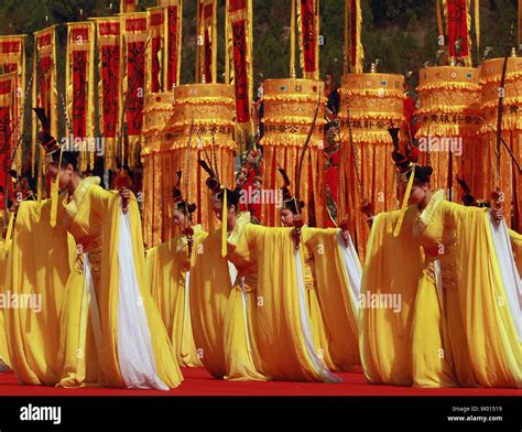 Tomb of yellow emperor china hi-res stock photography and images - Alamy