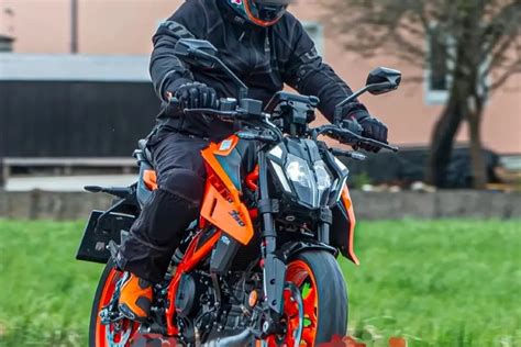 2023 390 Duke Now Spotted in KTM Orange Colour Scheme | BikeDekho