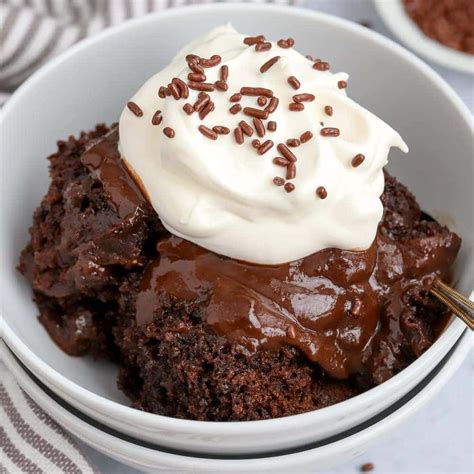 Quick & Easy Chocolate Pudding Cake | YellowBlissRoad.com