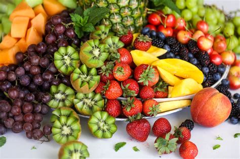 Pineapple Palm Tree Fruit Tray - How to Make a Pineapple Palm Tree