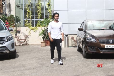 Mumbai: Varun Dhawan seen at Juhu #Gallery - Social News XYZ