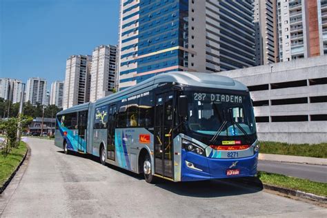 Ônibus articulados Volvo aumentam capacidade de... - Shoptrans