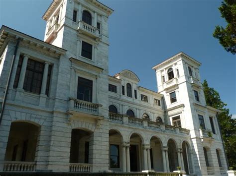 Swannanoa Palace, Afton, Virginia - Williamsburg Ghost Tours | Colonial Ghosts