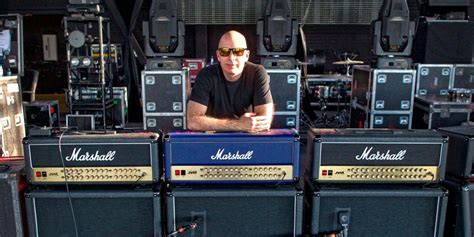 Joe Satriani Guitar And Gear - What's His Favorite Guitar?