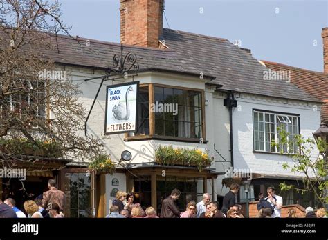 Dirty duck pub stratford hi-res stock photography and images - Alamy