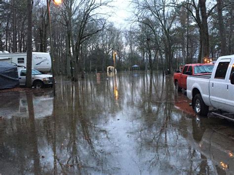 Campers, vehicles being moved due to flooding at Point Mallard campground | WHNT.com