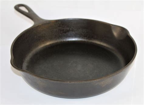 Griswold #6 Cast Iron Skillet, Small Block Logo, 699 K