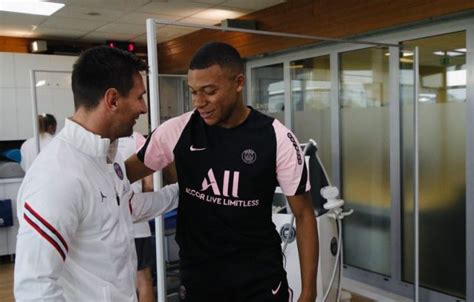 Messi meets Mbappe in first training as PSG player